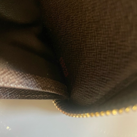 Louis Vuitton Zippy Wallet - Picture 11 of 11